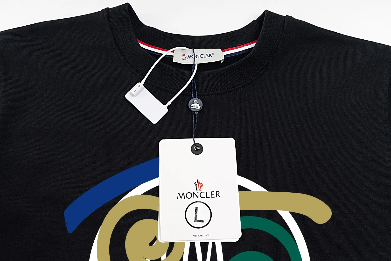 【 Quality】 【🎉 🎊】 【 MONCLER】【In Stock 】 🏅2024 New Arrival Premium 3D LOGO ， ， Premium ⚠️ ： 460 ， 21S 10S 26/2 1*1 ！ ， ， ， ， ， ！ Same Style ✔ Same Style： ❗ ✔【 Same Style， In Stock！】 ➡Size：S M L XL XXL ➡ ：Black White ⚠️Size Size